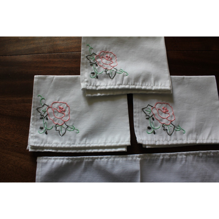 Lot de 4 mouchoirs brodés anciens