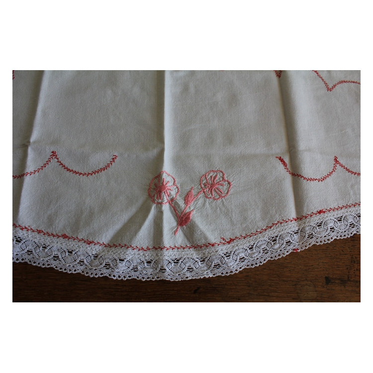 Chemin de table ancien brodé