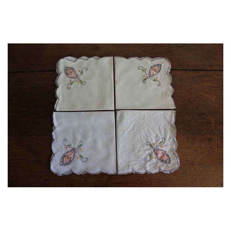 Lot de 4 mouchoirs brodés anciens