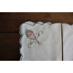 Lot de 4 mouchoirs brodés anciens